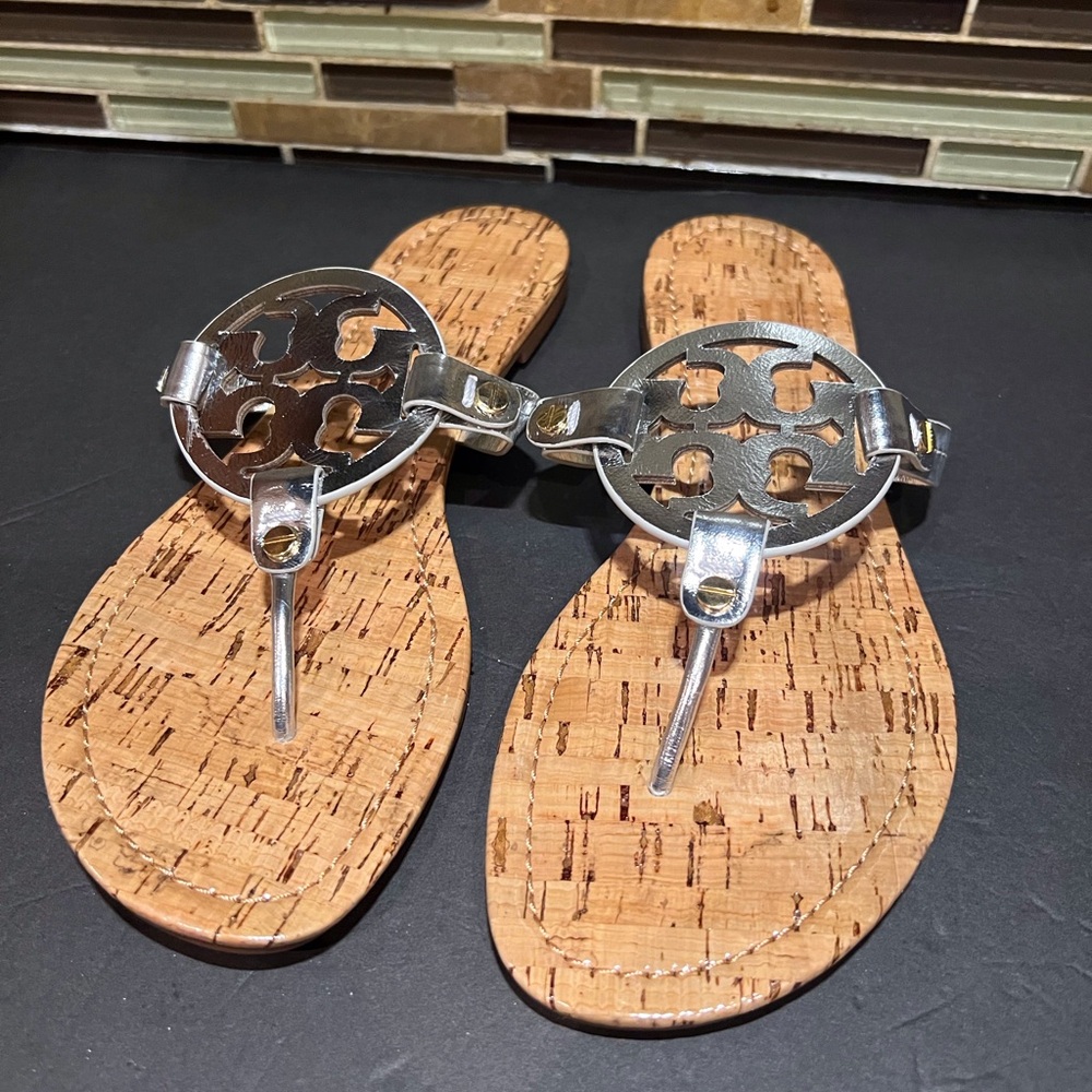 TORY BURCH MILLER PATENT  CORK / METALLIC LEATHER   SANDAL  SIZE 8.5 M - Picture 2 of 6